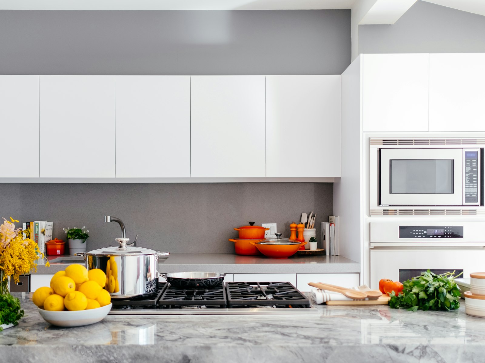 Bright, freshly cleaned kitchen